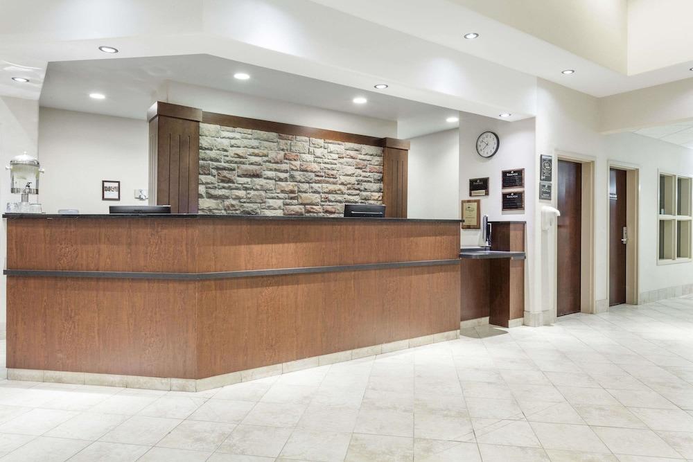 Ramada By Wyndham Drayton Valley Εξωτερικό φωτογραφία