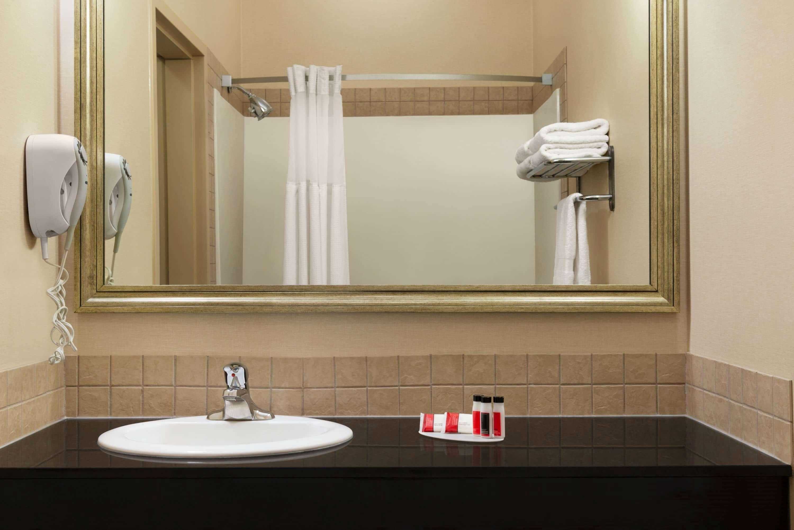 Ramada By Wyndham Drayton Valley Εξωτερικό φωτογραφία