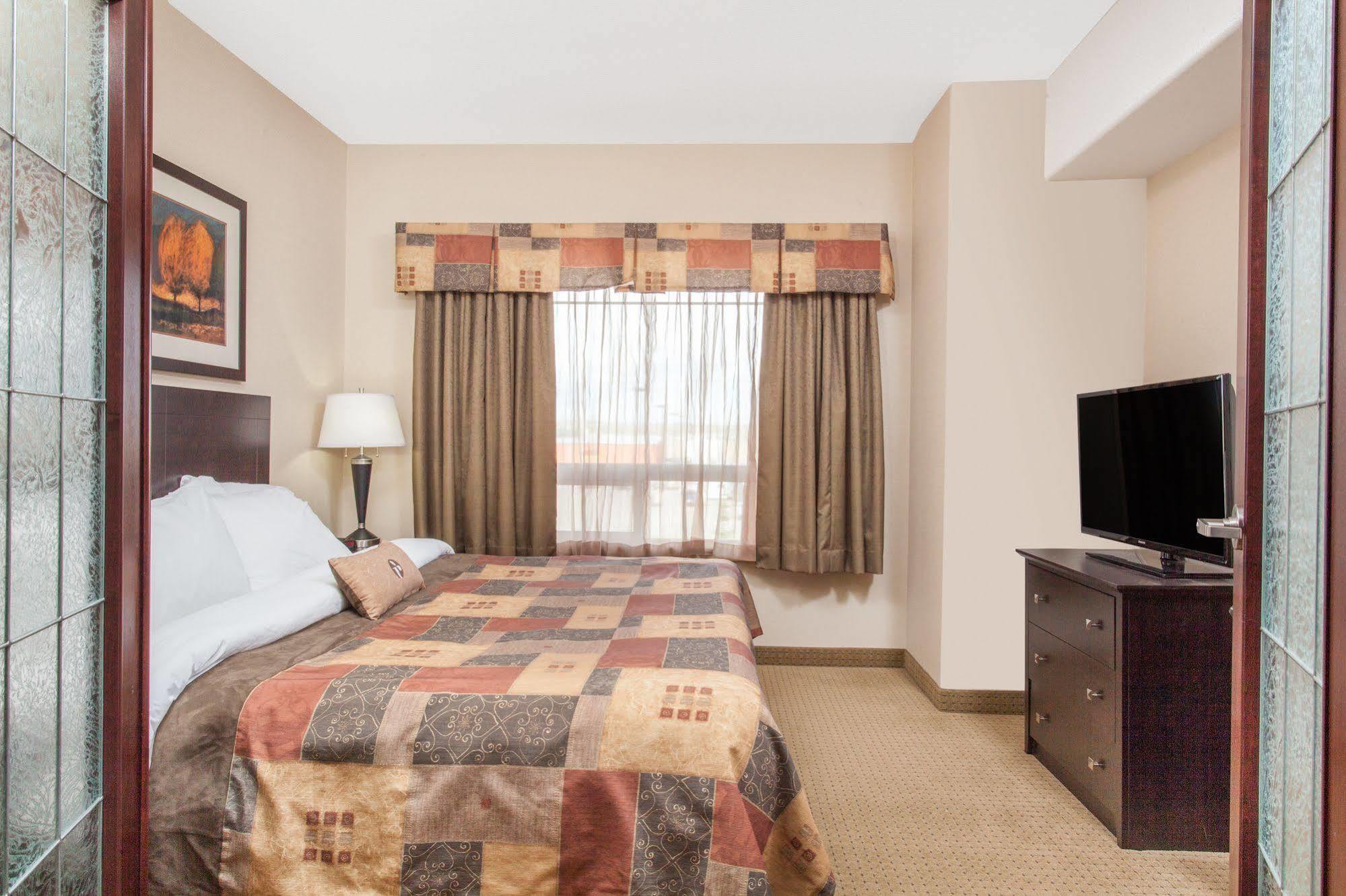 Ramada By Wyndham Drayton Valley Εξωτερικό φωτογραφία
