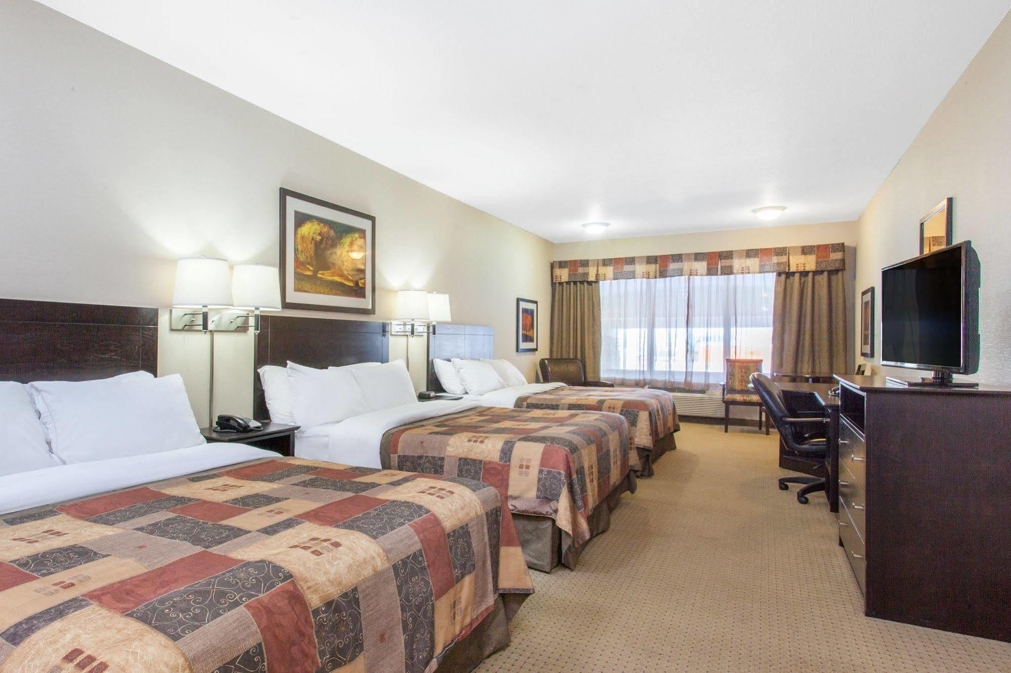 Ramada By Wyndham Drayton Valley Εξωτερικό φωτογραφία